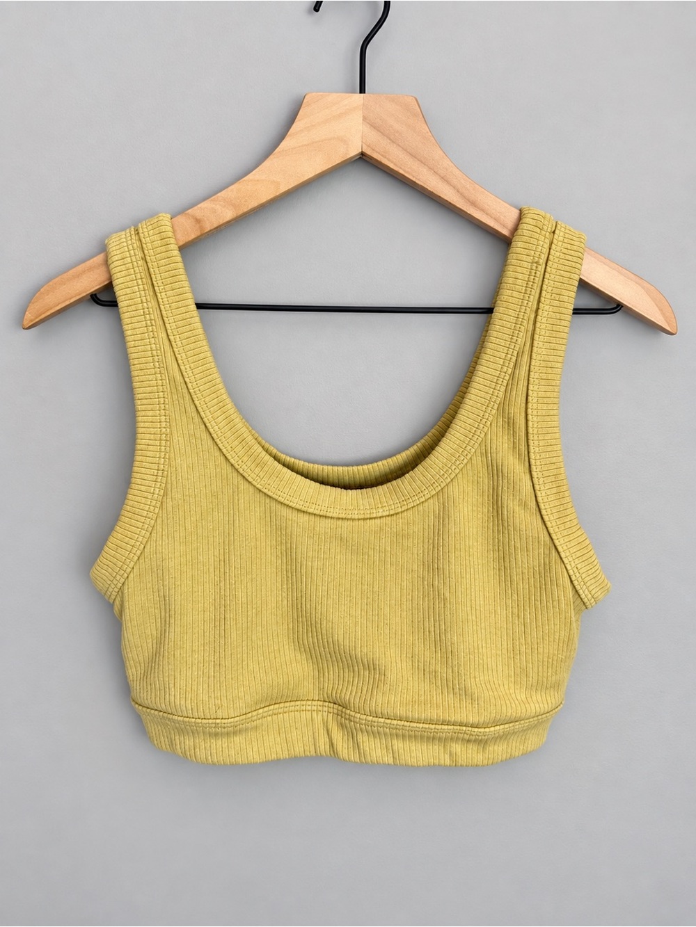 Alo Yoga Wellness Bra Ribbed Scoop Neck Sports Bra Mustard Gold Size S